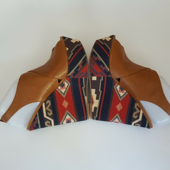 Steve Madden Elissa Wedge Aztec Tribal Print 7.5 - Picture 5 of 8